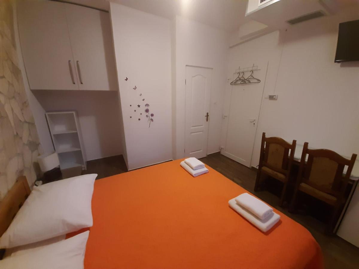 Guest House Renata Zadar Eksteriør billede