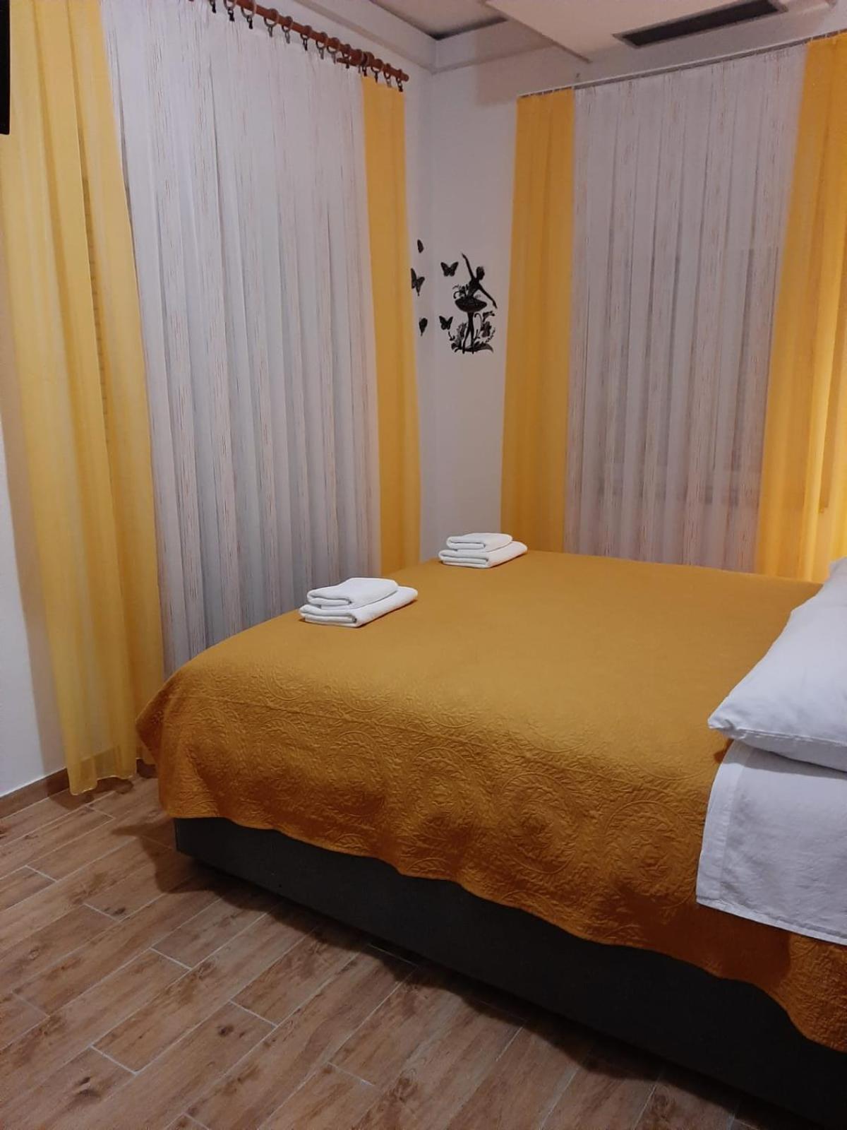 Guest House Renata Zadar Eksteriør billede